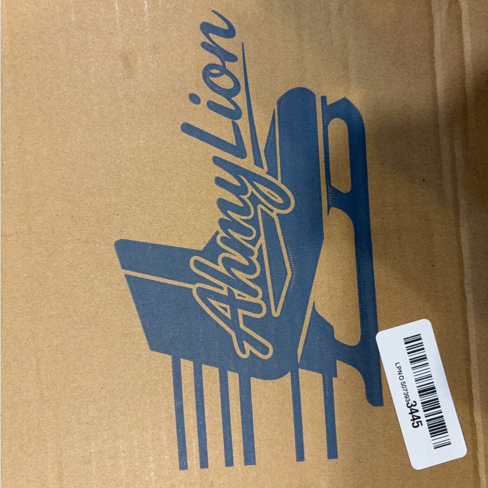 AhmyLion. Figure skates for beginners. (Size up 1 size) - Picture 2 of 11